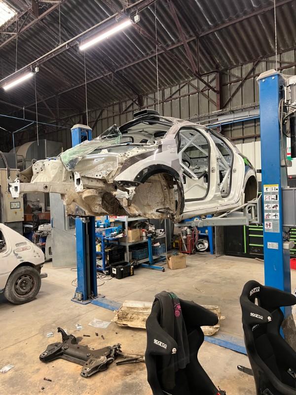Mécanique et carrosserie sur véhicule de compétition