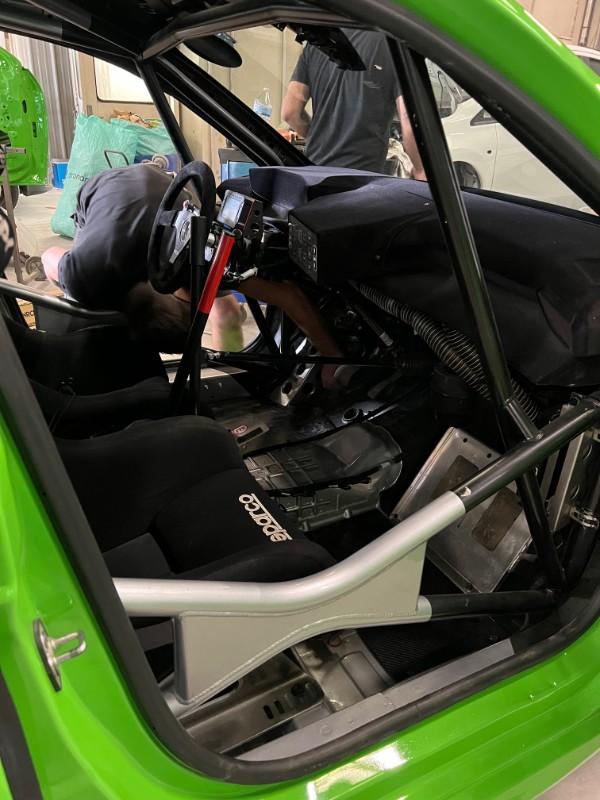 Mécanique et carrosserie sur véhicule de compétition